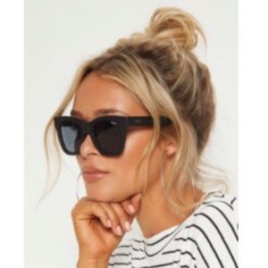 Brand New Quay Black Sunnies